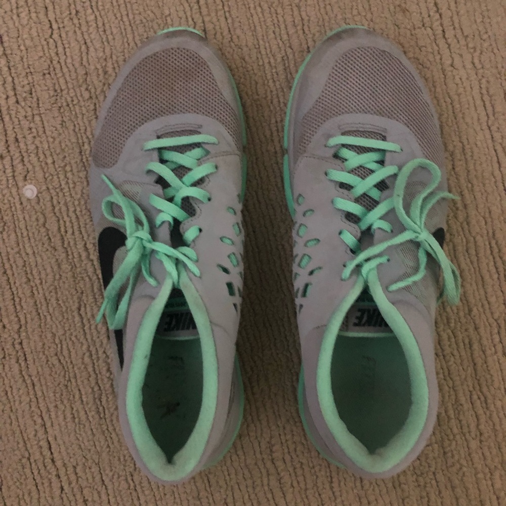 Nike Tennis Shoes